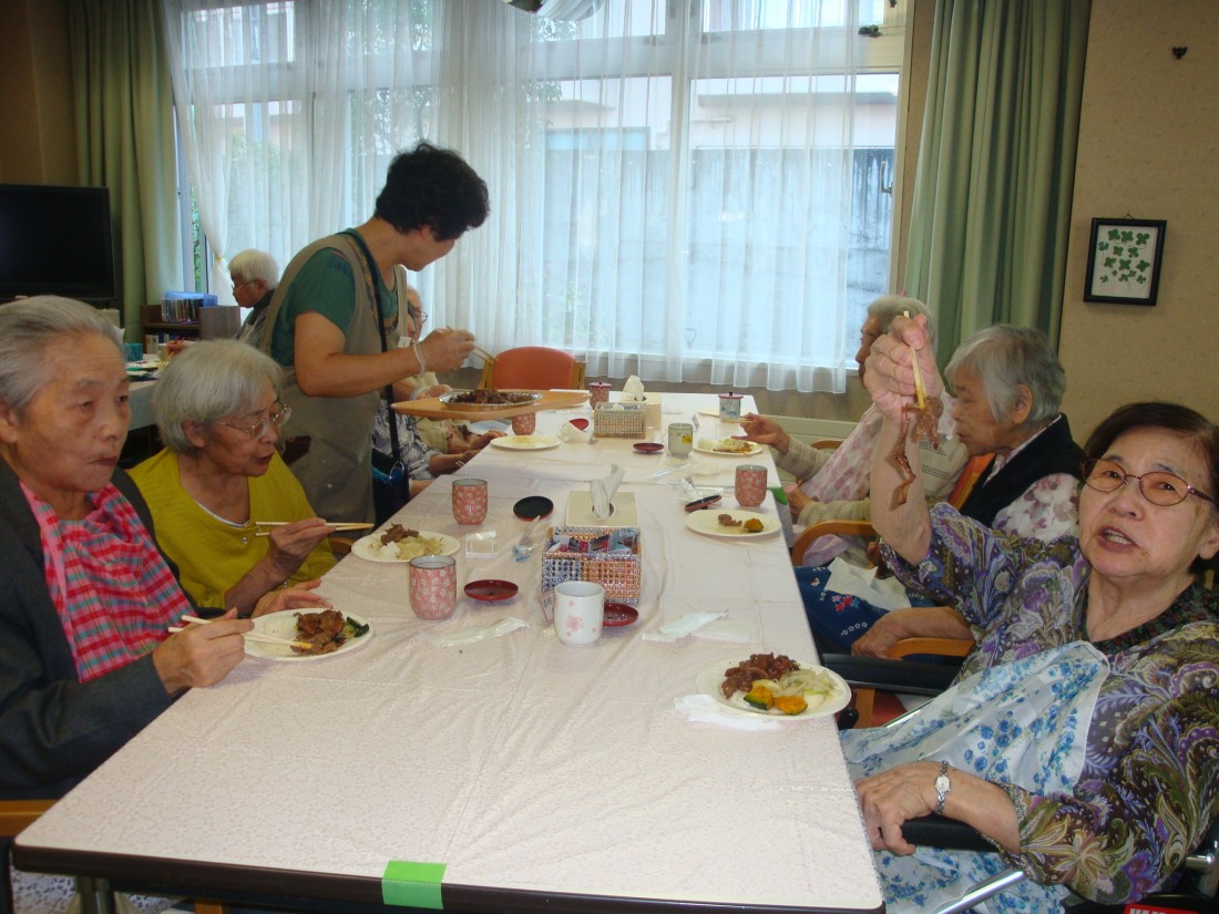 お食事の様子２